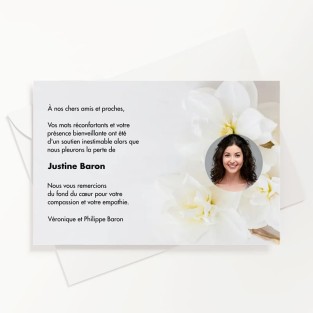 Carte de remerciements funéraire fleur blanche avec photo du défunt