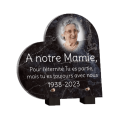 Plaque funéraire avec nom et date